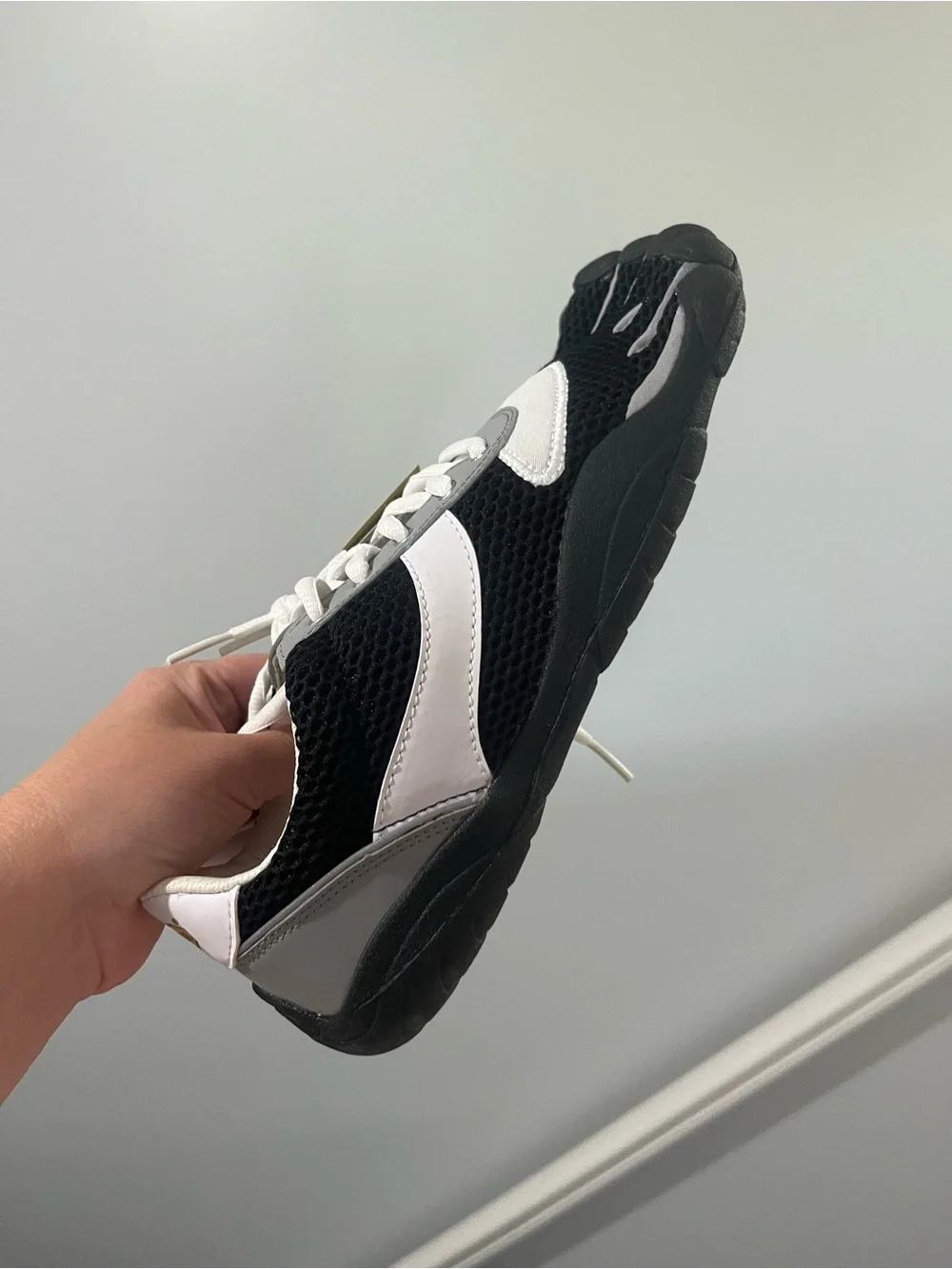 Vibram FiveFingers Kids Black White Gray Toe Sneakers Youth 42 Speed Youth NWT